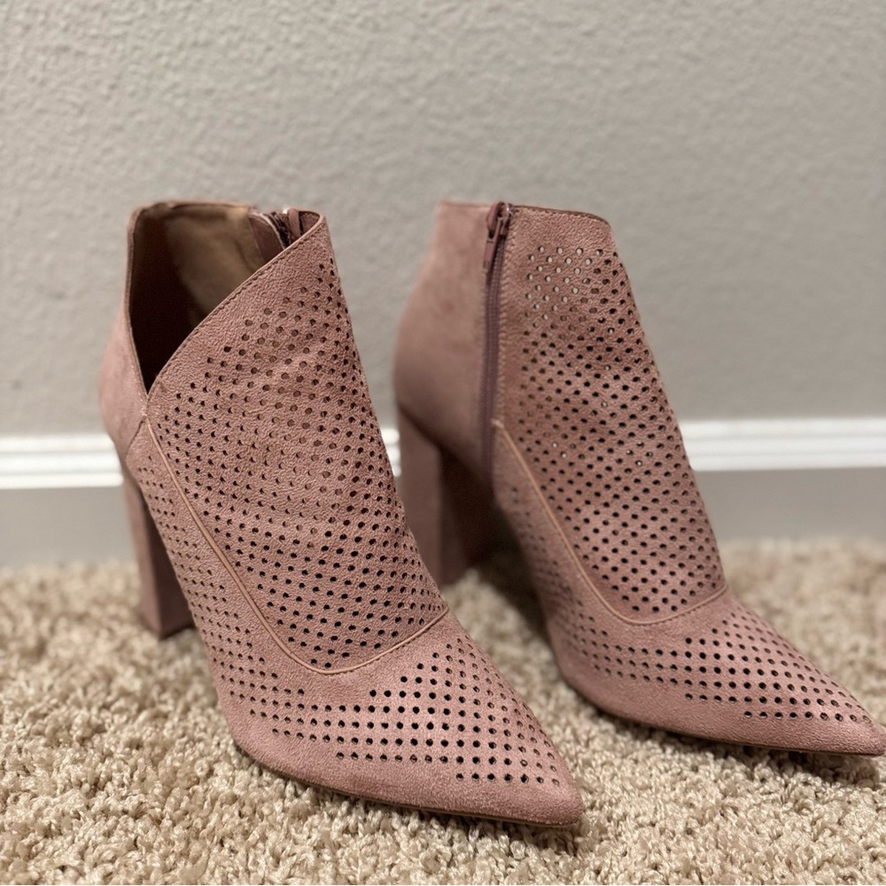 Women's Mauve Perforated Ankle Boots